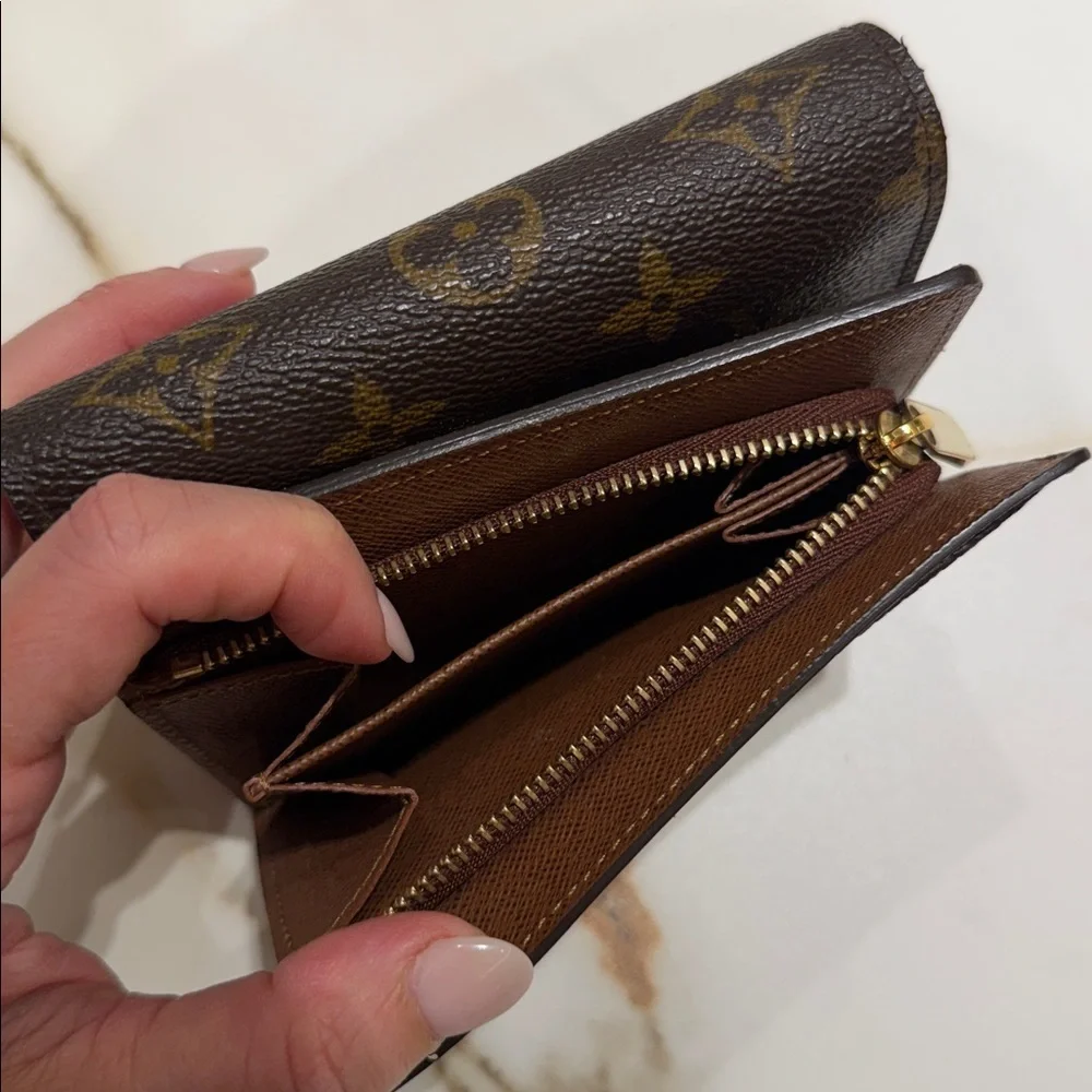 Louis Vuitton Joey Monogram trifold Wallet